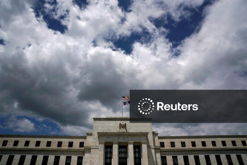 Fed eleva juros e prevê mais aperto monetário em busca de queda “mais rápida” da inflação