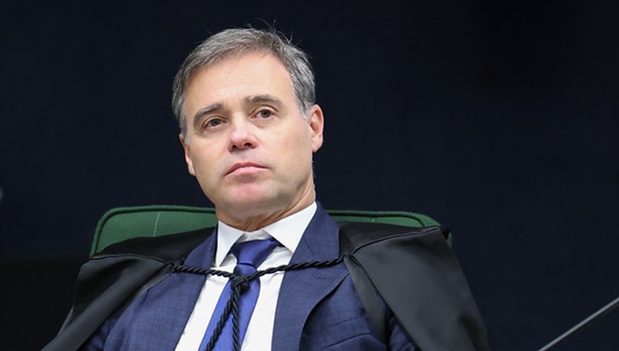 Mendonça solta ex-procurador do INSS e manda retirar tornozeleiras de ex-ministro de Bolsonaro