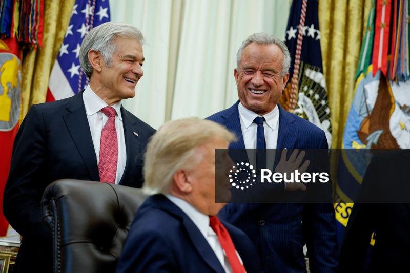 Trump diz que vai exigir que algumas vacinas infantis sejam divididas em cinco doses