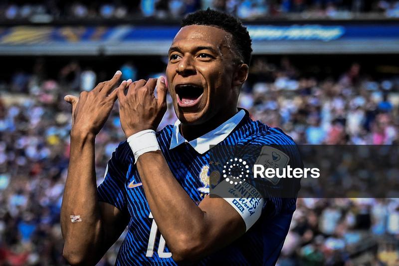 Mbappé deixa Nike e assina com a On, que está entrando no mercado do futebol