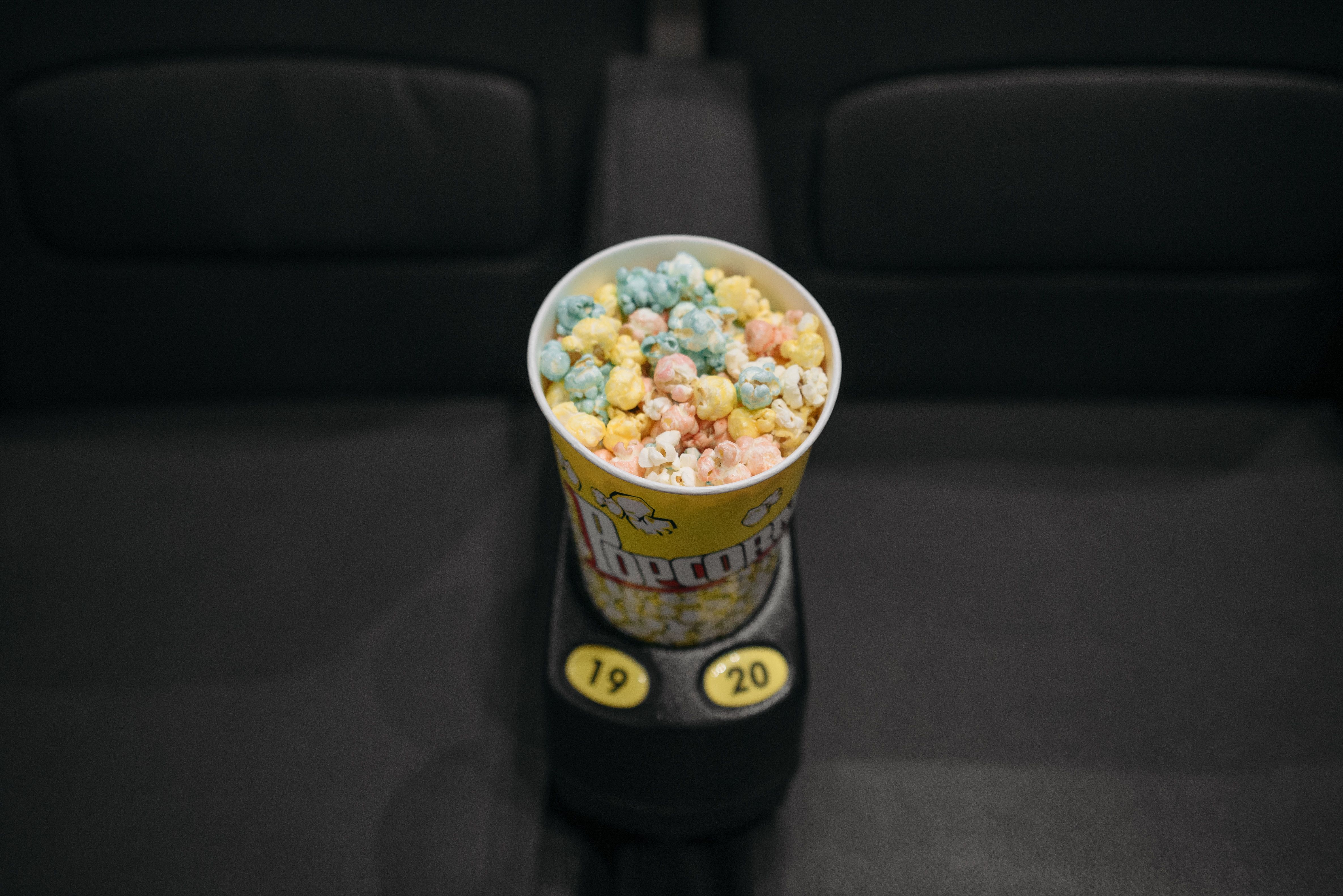 Comédia brasileira lidera bilheterias e bate recorde de estreia nos cinemas do país