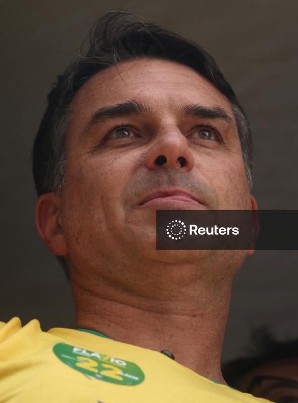 Campanha de Flávio Bolsonaro diz que vinculação entre salário mínimo e Previdência será mantida em eventual vitória eleitoral