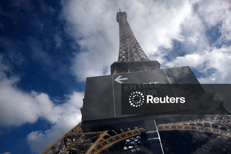 Paris investiga alegação de que mulheres foram escondidas de delegação hindu na Torre Eiffel