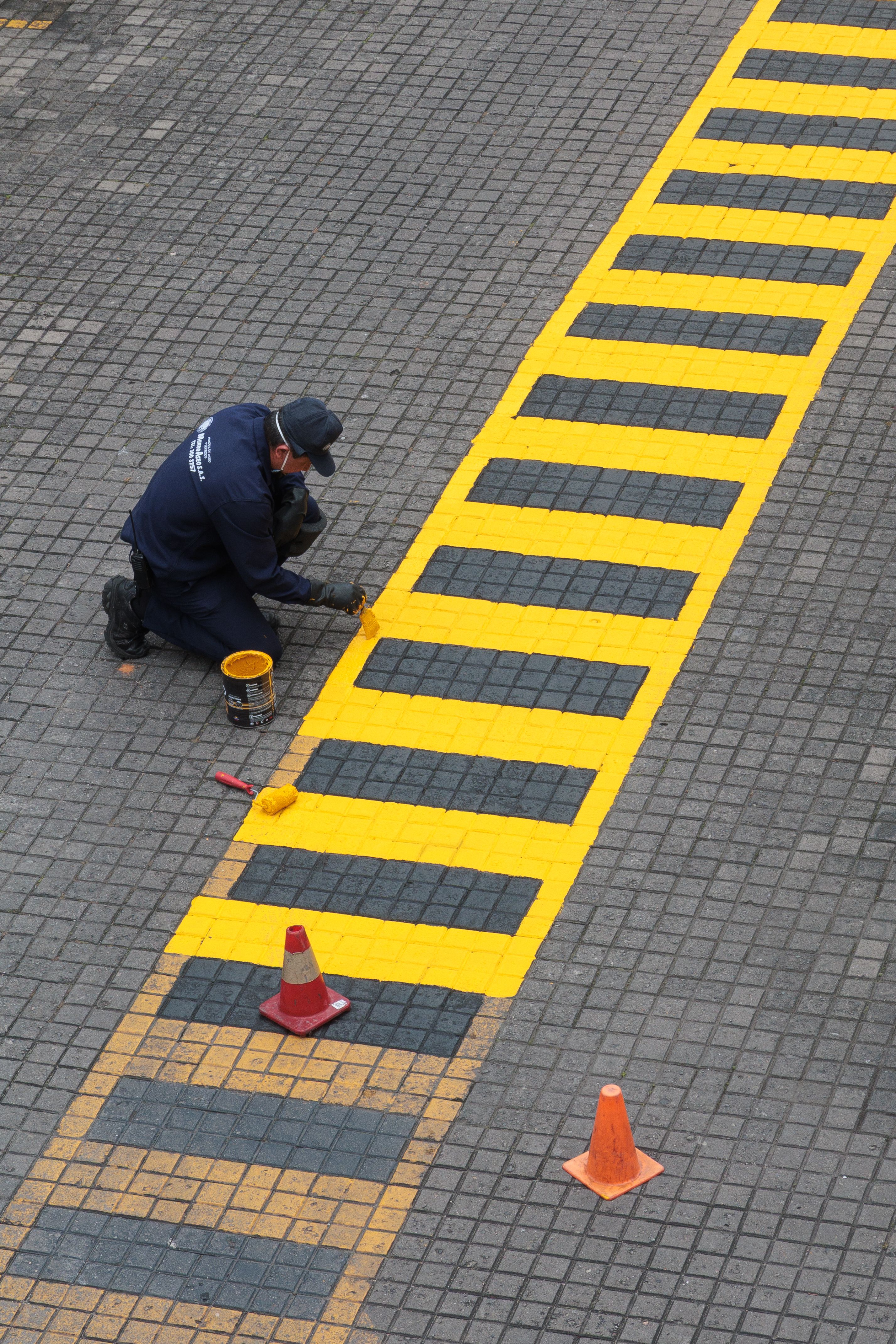 Avenida Dom Vicente Zico, em Ananindeua, recebe repintura de faixas de pedestres