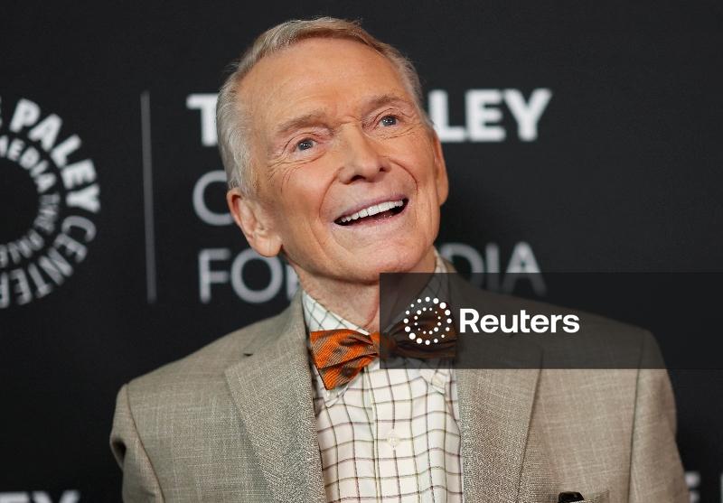 Bob Mackie, estilista das estrelas, morre aos 87 anos