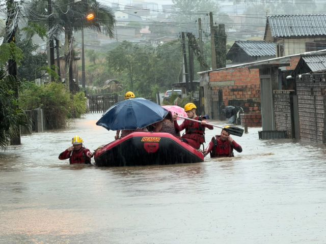 Rio Grande do Sul enfrenta segundo dia seguido de cheias após temporal