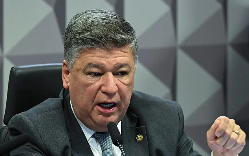 Senador pede prisão do diretor-geral da PF após revelação de monitoramento contra Mendonça