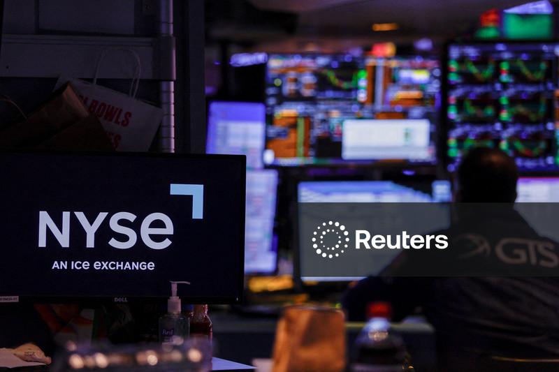 S&P 500 e Dow Jones avançam na abertura enquanto tensões com Irã se contrapõem a otimismo com IA