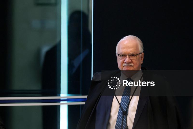 Fachin suspende decisões de Mendonça e Dino sobre chefia da PF e retira Moraes da relatoria de inquérito das fake news