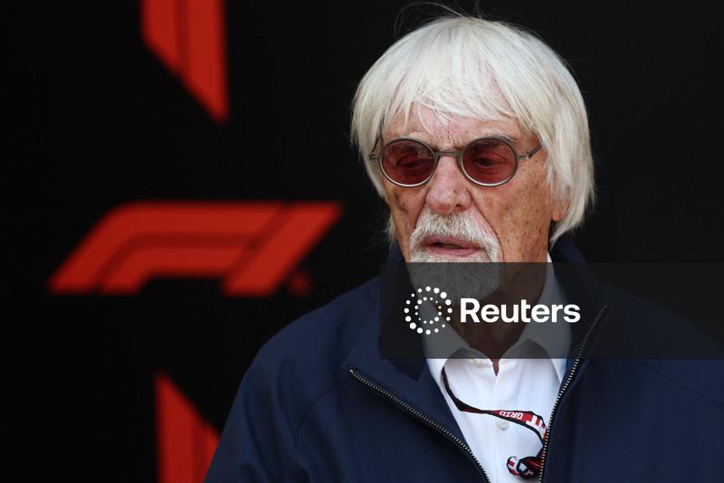 Ecclestone, ex-chefe da F1, é detido em Portugal por porte de espingarda em jato particular