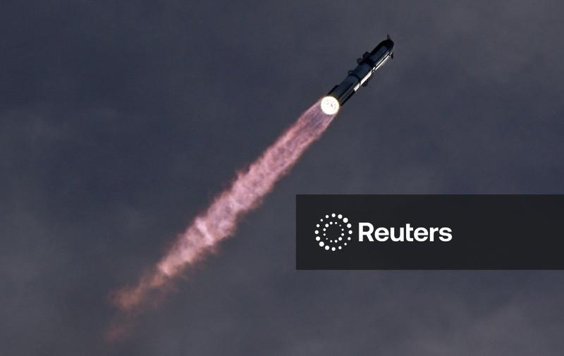 Starship, da SpaceX, alcança órbita apesar de problema no motor