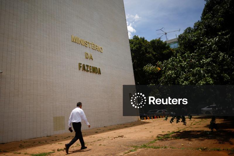 Reajuste do Bolsa Família tende a impulsionar atividade econômica, diz Ministério da Fazenda