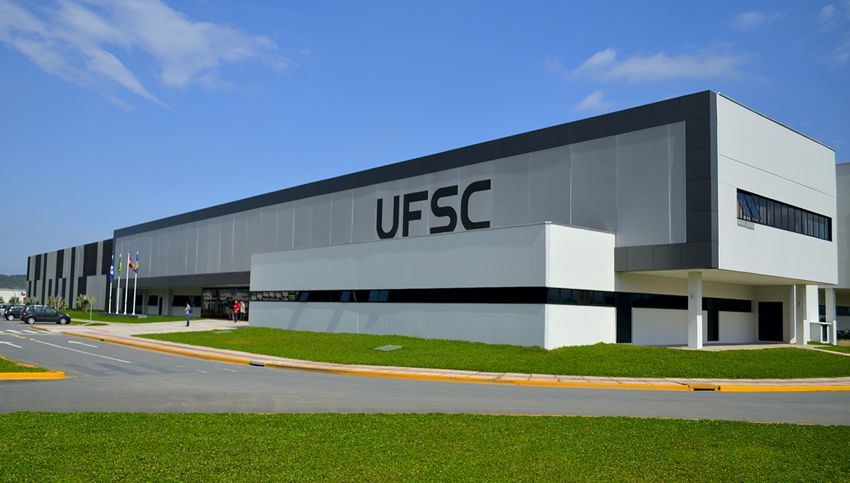Campus da UFSC na Trindade ganha dois murais de festival internacional de arte urbana