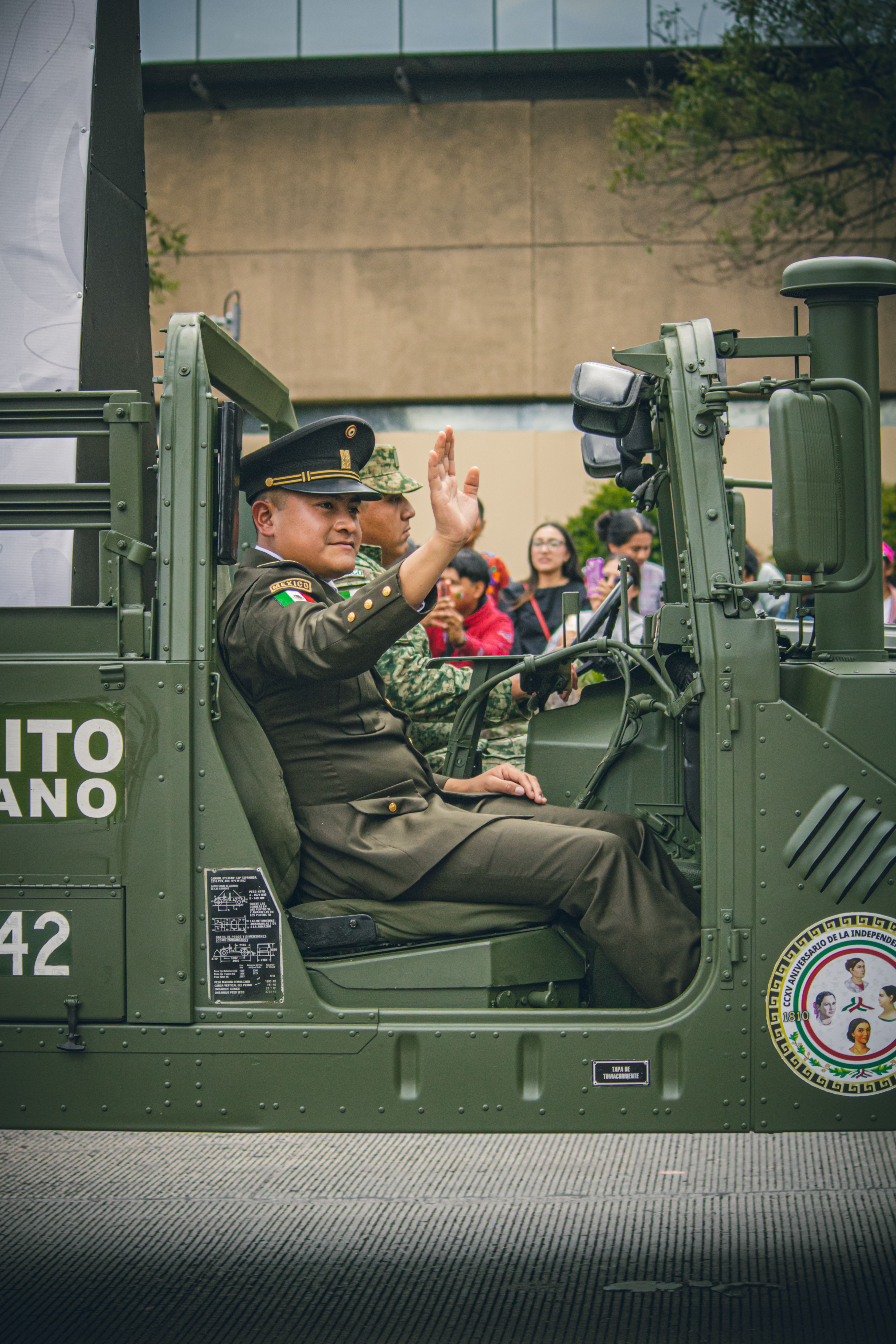 Brasileiro que luta na Ucrânia filma tanque passando por cima dele em pleno combate
