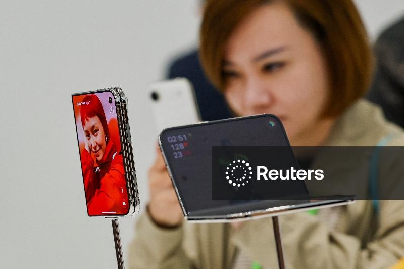 Apple entra na corrida dos celulares dobráveis com “iPhone Duo”, no formato de passaporte