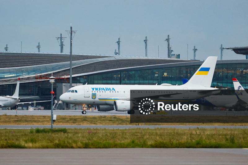 Avião de Zelenskiy “quase foi atingido” por um drone na 3ª feira, diz premiê da Noruega