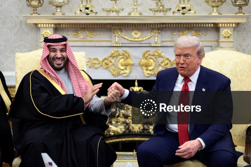 Deputados democratas buscam impedir acordo nuclear de Trump com Arábia Saudita