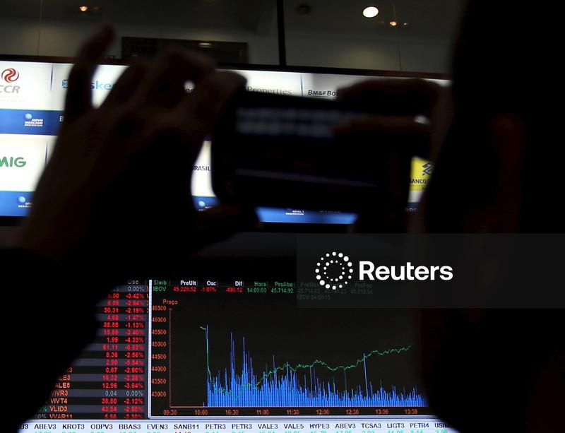 Ibovespa recua na abertura pressionado por Petrobras e bancos