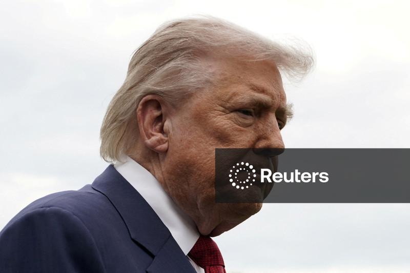 Juiz revoga proibição de Trump a veículos de mídia na Casa Branca, mas jornalistas de Politico e MS NOW são barrados