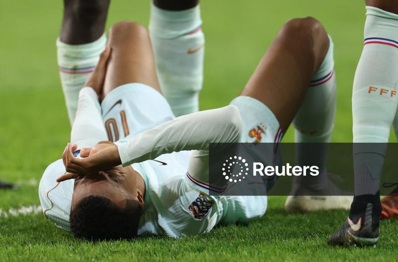 Mbappé sofre lesão por hiperextensão no joelho, diz Real Madrid