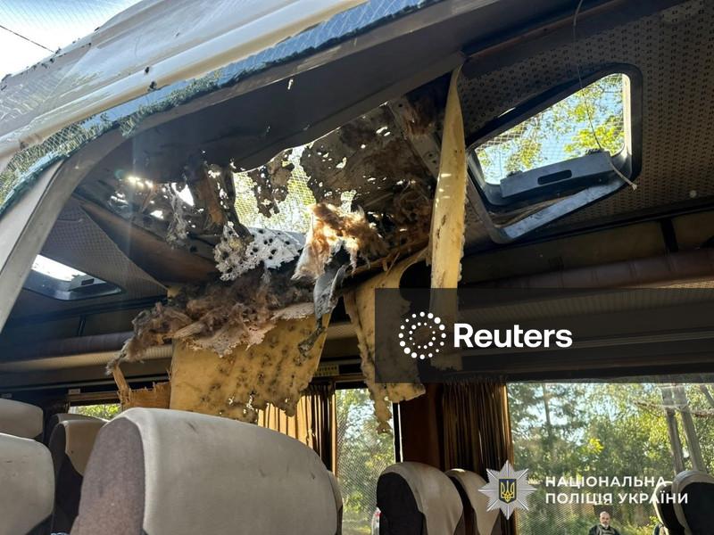 Drones russos atingem ônibus e trem na Ucrânia, deixando 5 mortos, segundo autoridades