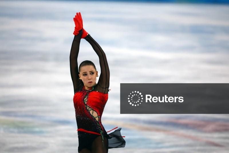 União Internacional de Patinação revoga status da patinadora russa Kamila Valieva