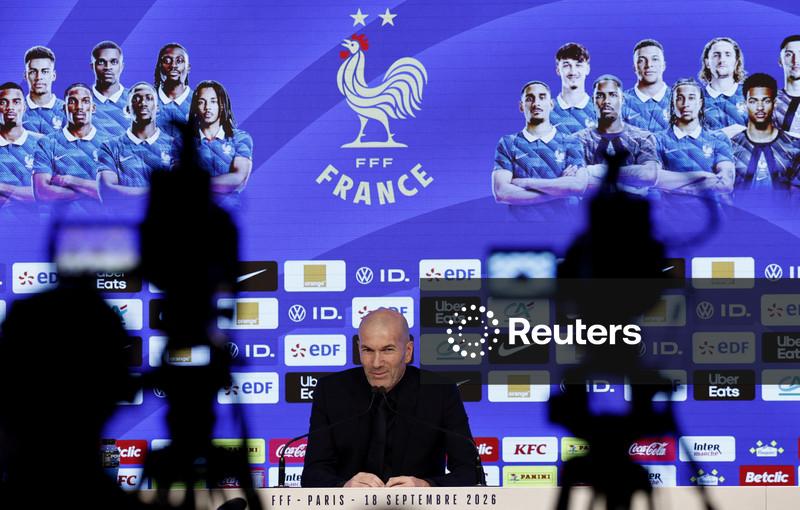 Zidane relata "emoção imensa" antes de primeira partida no comando da França
