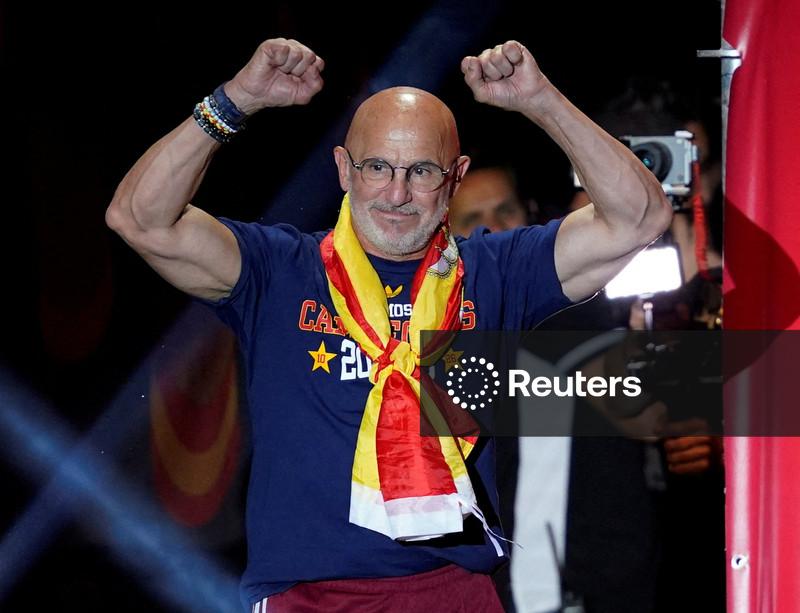 Técnico da seleção espanhola Luis de la Fuente revova contrato até Copa do Mundo de 2030
