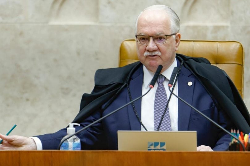 Fachin dá 5 dias para Mendonça e PGR responderem acusações de Moraes