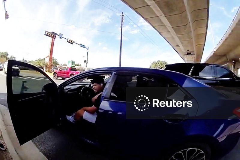 Departamento de Justiça acusa venezuelano baleado por agente do ICE em Austin