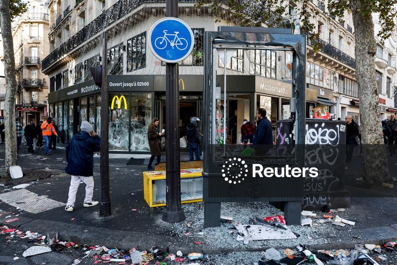 França quer impor toques de recolher em algumas regiões após fim de semana de tumultos