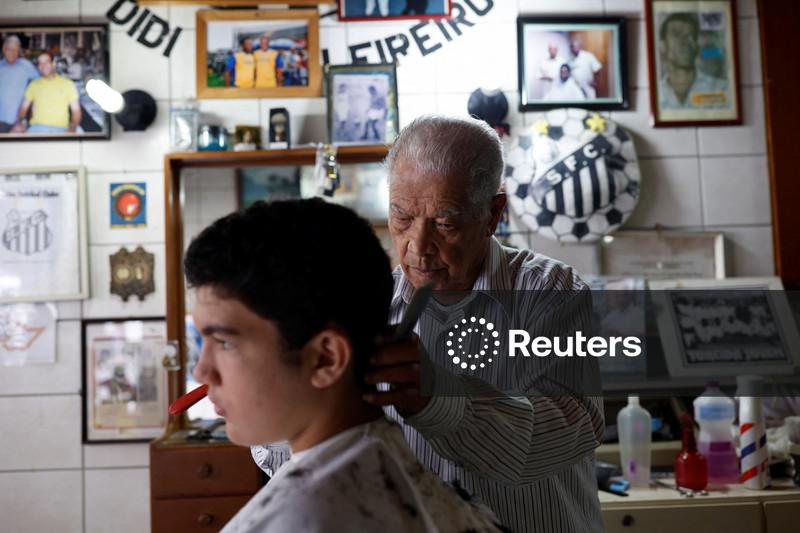 Setor de serviços recua 0,1% em agosto, segundo IBGE