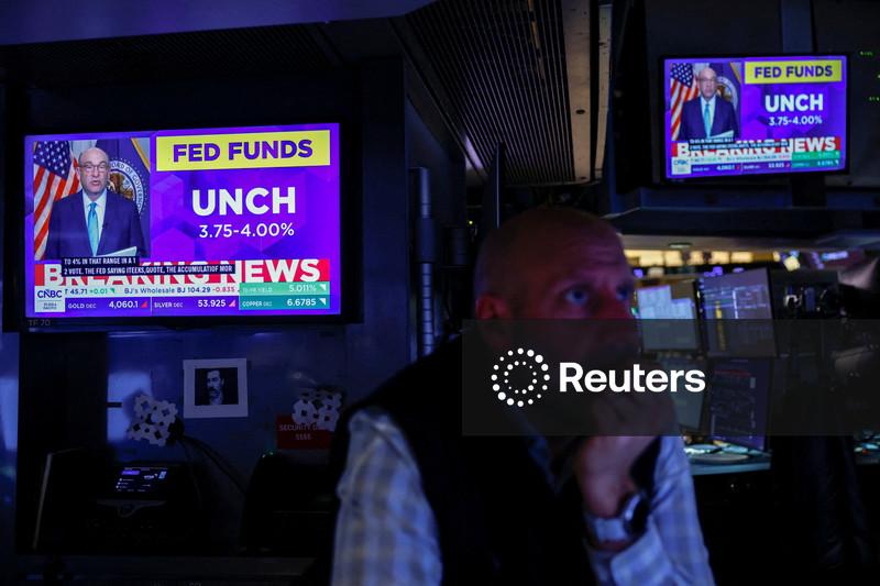 Wall St fecha em alta, com Fed mantendo a taxa básica inalterada; foco se volta para balanços