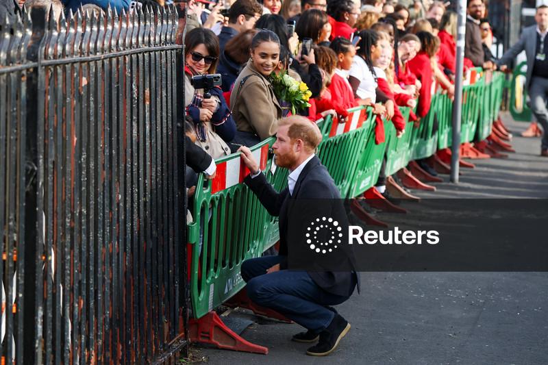 Príncipe Harry diz que quer se reconciliar com a família