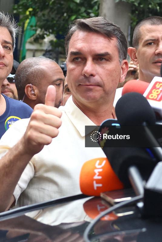 Flávio diz que resultado do 1º turno da eleição decreta "fim da era do PT"