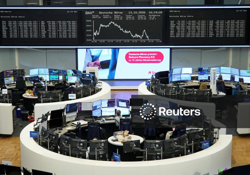 Ações europeias fecham melhor semana desde junho com balanços amenizando impacto de vendas em tecnologia