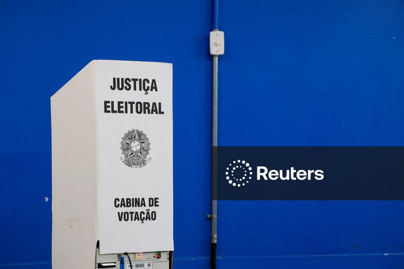 Eleitores vão às urnas com expectativa de resultado apertado entre Lula e Flávio em eleição polarizada