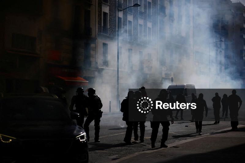 Chefe da polícia de Paris afirma que protesto estudantil está fora de controle