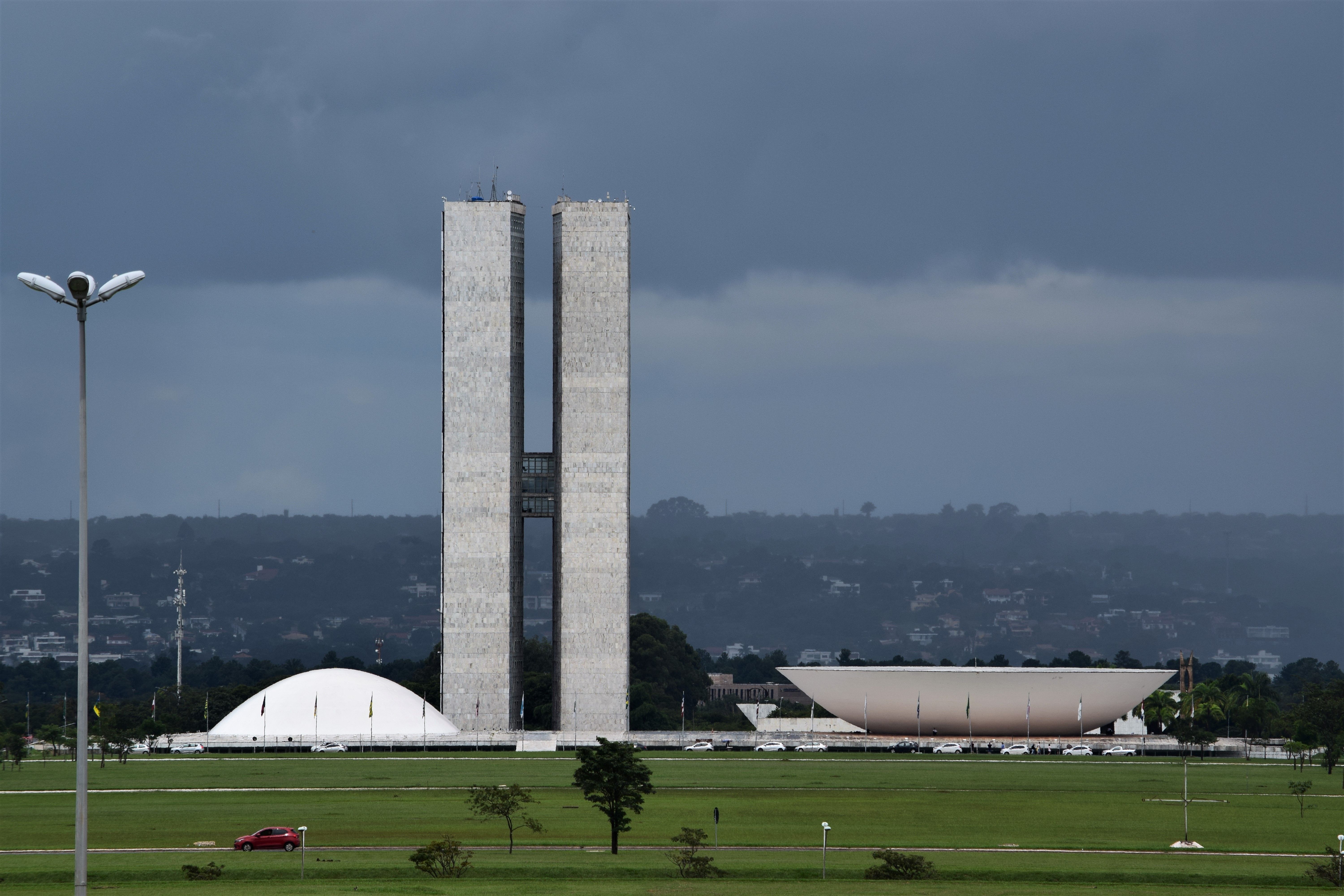 Moraes arquiva investigação sobre ataques a delegado da PF que cuidou do caso Bolsonaro
