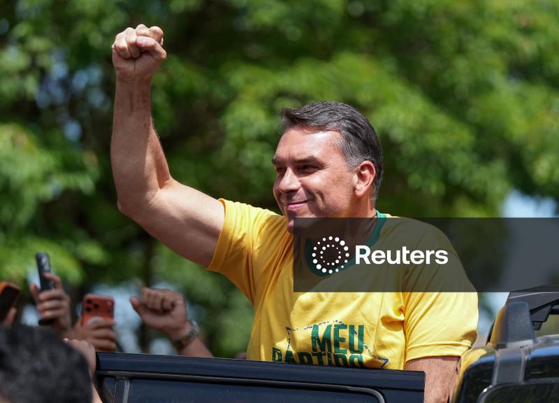 Flávio faz motocarreata no interior de SP e diz que vencerá no 1º turno