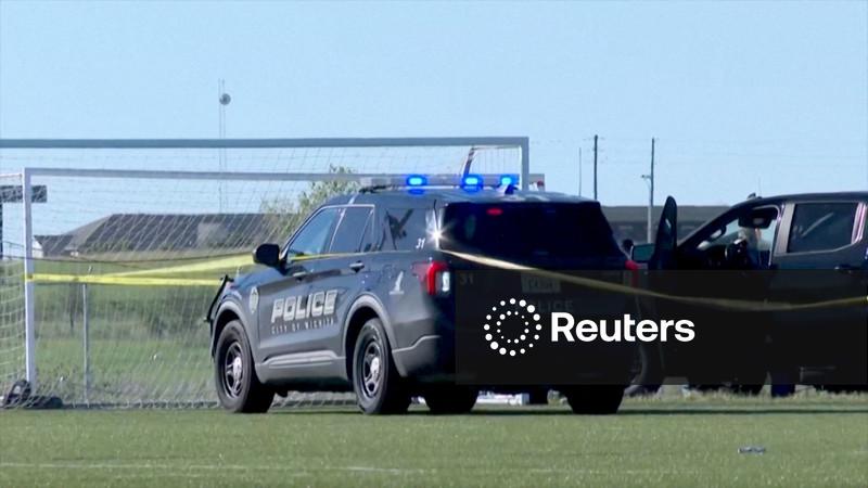 Caminhão invade partida juvenil de futebol no Kansas e mata duas pessoas, incluindo criança de 6 anos, diz polícia