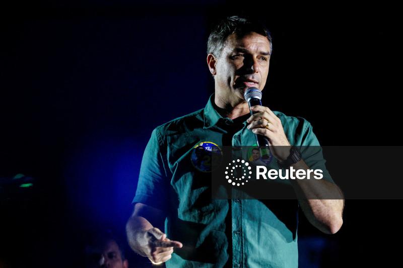 Flávio Bolsonaro coloca condições para abrir sigilos e Lula aceita