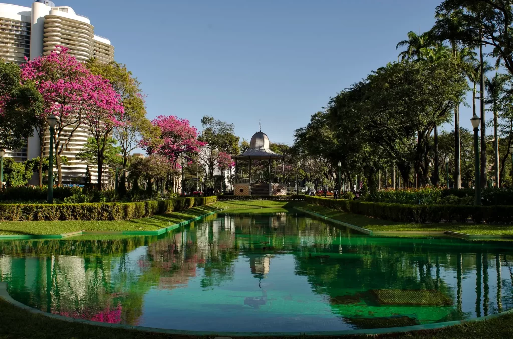 Busca por lazer impulsiona turismo em Belo Horizonte, aponta pesquisa da Belotur