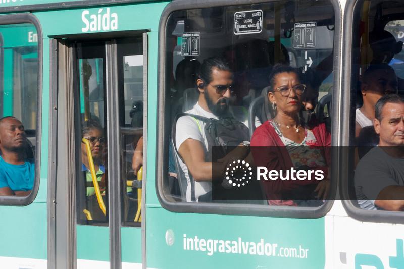 Quando os ônibus pararam no dia da eleição, o "Exército de Lula" pegou as chaves do carro