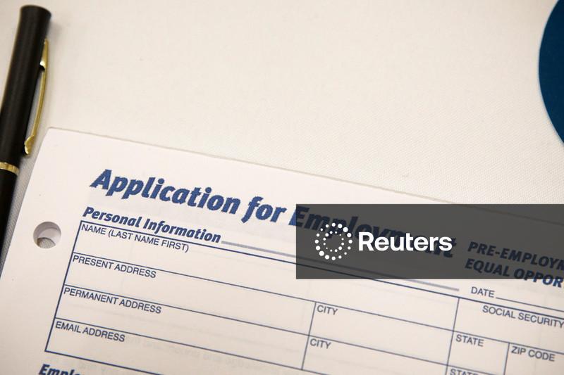 Pedidos semanais de auxílio-desemprego aumentam ligeiramente nos EUA em meio a número baixo de demissões