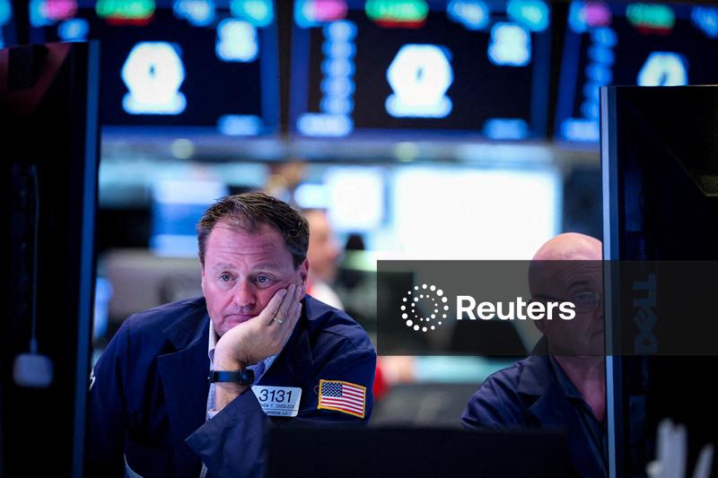 Wall Street abre em queda após onda de venda de ações de IA