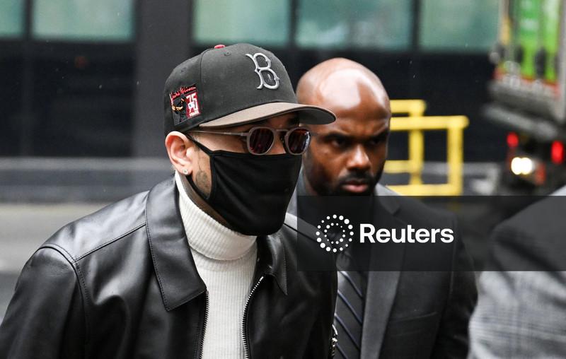 Cantor Chris Brown evita prisão após se declarar culpado por  incidente em boate no Reino Unido