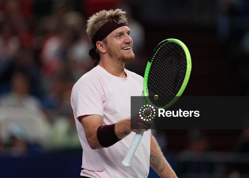 Fokina derrota Zverev e garante uma final espanhola no Masters de Xangai