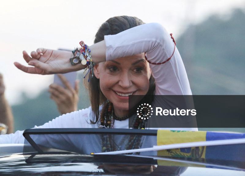 Após retorno de  líder da oposição, presidenta interina  da Venezuela diz esperar que diálogo ofereça espaço para todas as vozes