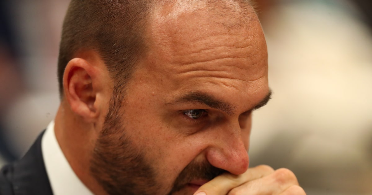 Embaixadores cogitam antecipar aposentadoria por medo de retaliação de Eduardo Bolsonaro